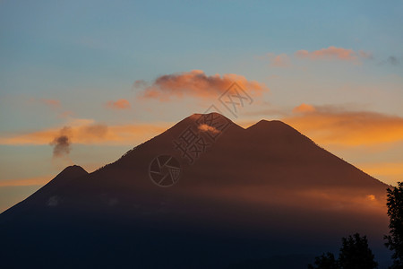 戈鲁马拉美丽的火山景观背景