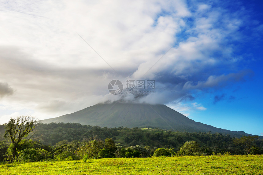 洲风景如画的埃纳尔火山图片