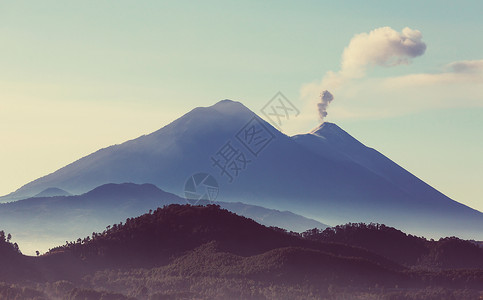 洲危地马拉美丽的火山景观高清图片