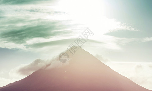 洲风景如画的埃纳尔火山高清图片