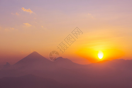 洲危地马拉美丽的火山景观高清图片