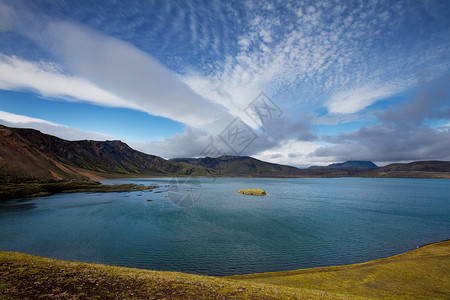 冰岛阿斯卡火山附近的地热火山口湖高清图片