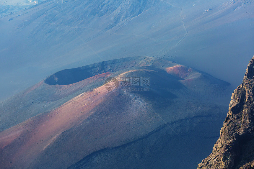 夏威夷毛伊岛黑拉卡拉火山美丽的日出场景图片