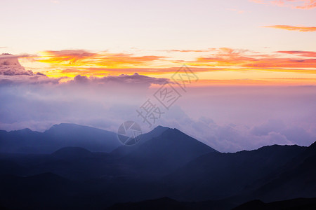 哈莱卡拉夏威夷毛伊岛黑拉卡拉火山美丽的日出场景图片
