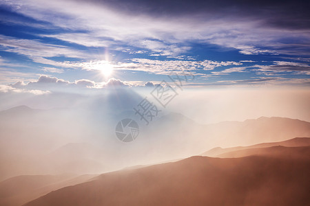 艾森缆车哈莱卡拉夏威夷毛伊岛黑拉卡拉火山美丽的日出场景背景