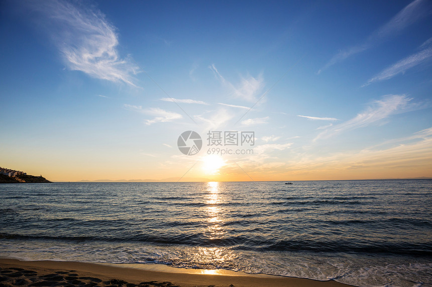 海上日落美丽的彩色日落海边适合壁纸背景图像图片