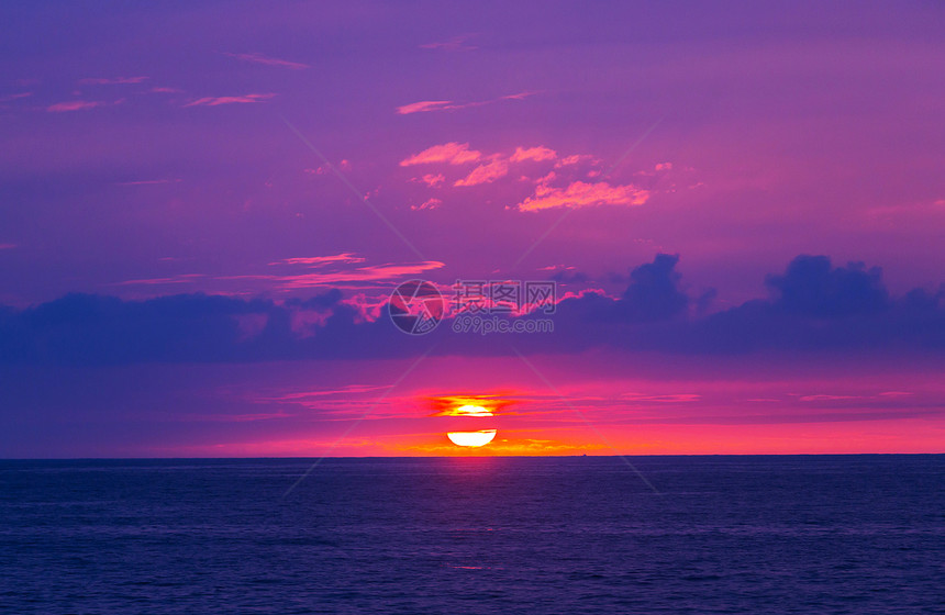 海上日落美丽的彩色日落海边适合壁纸背景图像图片