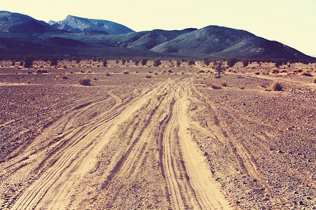 摩洛哥的路非洲摩洛哥沙漠中的桑迪路高清图片