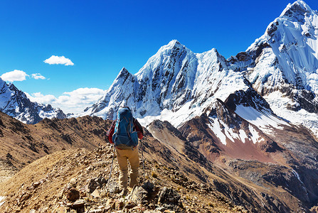 秘鲁徒步旅行秘鲁科迪勒拉山的徒步旅行场景图片