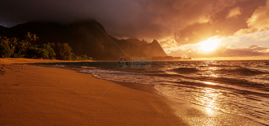 考伊美丽的场景隧道海滩上的考艾岛,夏威夷,美国图片