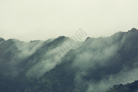 山里的雾山丽的早晨景色日出时雾图片