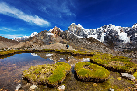 秘鲁徒步旅行秘鲁科迪勒拉山的徒步旅行场景图片