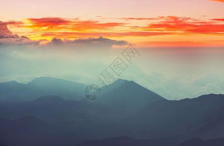 哈莱卡拉夏威夷毛伊岛黑拉卡拉火山美丽的日出场景图片