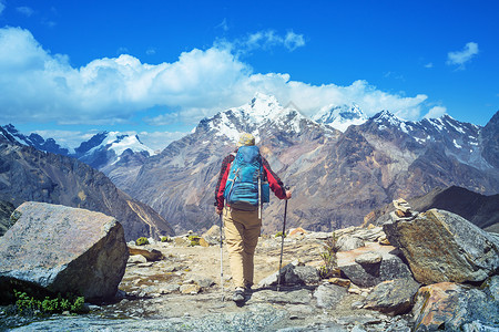 秘鲁徒步旅行秘鲁科迪勒拉山的徒步旅行场景图片