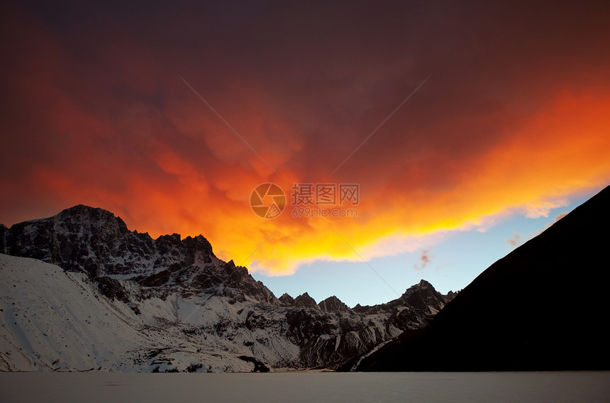 喜马拉雅喜马拉雅山萨加马塔地区的山脉图片