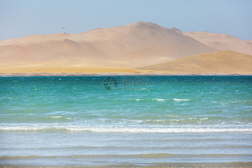 废弃的海岸线景观太平洋,秘鲁,南美洲图片