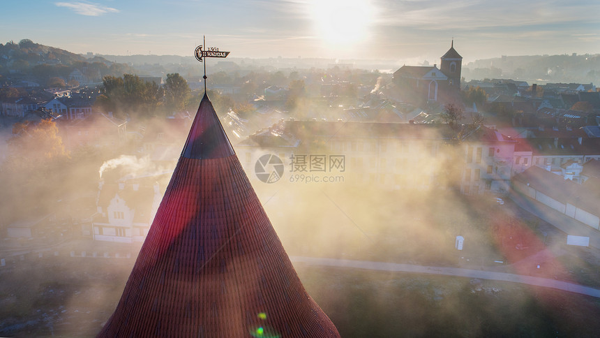 日出城市上空早上的风景图片