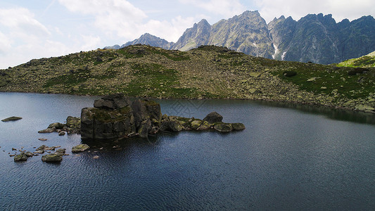 河流群山流动山景图片