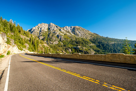 加州塔霍湖的高速公路美国加州塔霍湖高速公路图片