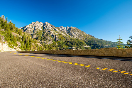 加州塔霍湖的高速公路美国加州塔霍湖高速公路图片