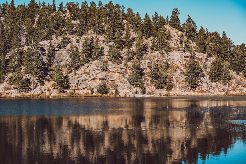 美国科罗拉多州洛基山的百合湖秋天的百合湖美国科罗拉多州的洛基山脉图片