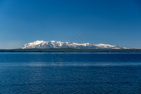 黄石湖山脉景观黄石湖与山脉景观,怀俄明州,美国图片