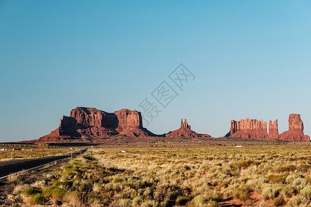 纪念碑山谷的空景公路美国亚利桑那州丰碑谷的空景公路背景图片