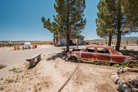 加州历史上66号公路附近的旧车旧汽车靠近历史路线66加利福尼亚,美国图片