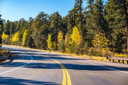 美国科罗拉多州秋天的高速公路季节秋天冬天美国科罗拉多州的高速公路图片