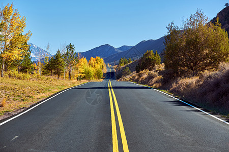 科罗拉多州的公路秋天,美国背景