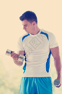 轻人芬兰体育俱乐部锻炼体重放松男人锻炼体重图片