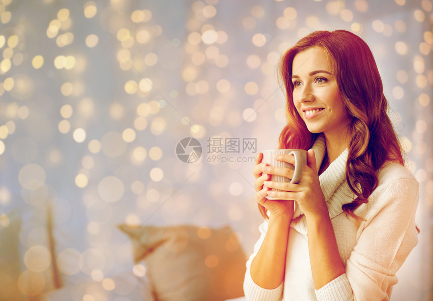 早上,休闲,诞节,冬天人们的快乐的轻女人家里喝杯咖啡茶快乐的女人家喝杯茶咖啡图片