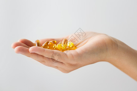 药物,营养补充剂人的密切手鱼肝油胶囊手鱼肝油胶囊图片