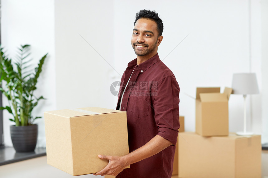 移动,人房地产的快乐的印度新的家盒子带着盒子搬新家的快乐男人图片