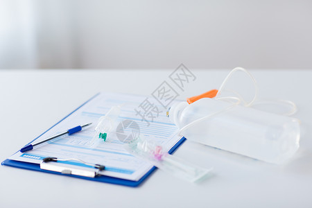 医学,医疗人的剪贴板与医疗报告,滴计数器导管桌子上医疗报告投递柜台图片