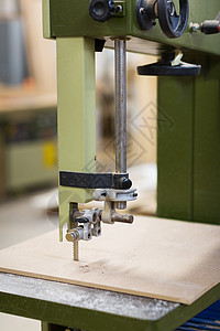 生产制造木工行业车间夹具锯床锯板车间夹具锯床锯板图片