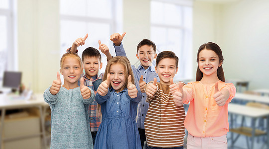 教育学校人的快乐的微笑学生课堂背景上竖大拇指快乐的学生学校竖大拇指图片