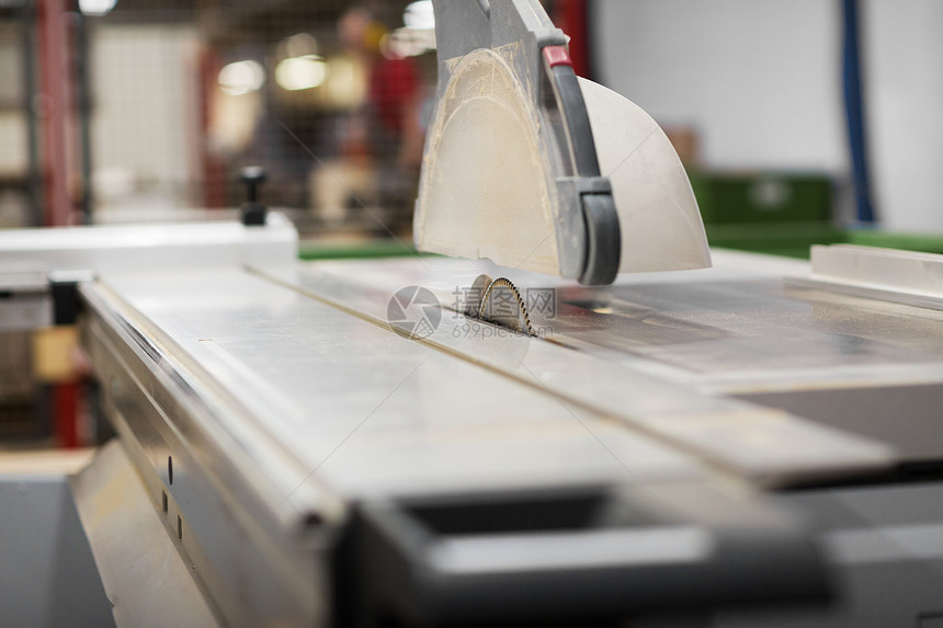 生产制造木工行业车间滑动板锯车间滑动板锯图片