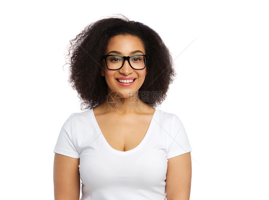 视觉,身体积极人的快乐的非裔美国妇女穿着白色T恤眼镜穿着白色T恤的非裔美国妇女穿着白色T恤的非裔美国妇女图片