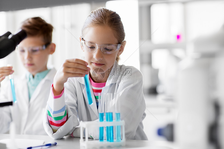 教育科学儿童学校实验室学化学的试管的孩子试管的孩子学校学化学试管的孩子学校学化学图片