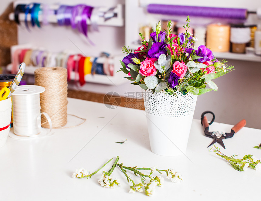 花卉市场的地方同的花装饰桌子上的花卉商店,宜家花的装饰图片