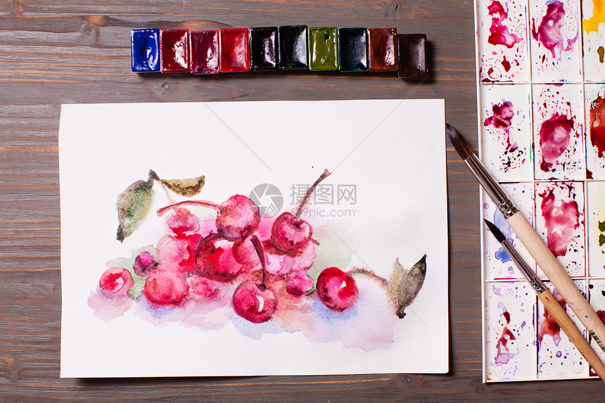 艺术品,水彩画樱桃与绘画工具木制桌子上水彩画樱桃图片
