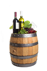 葡萄瓶子木桶上,葡萄酒被隔离白色上酒厂木桶图片