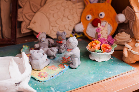 美陈雕塑模型可爱的动物,由儿童制作的粘土模型塑料的数字背景