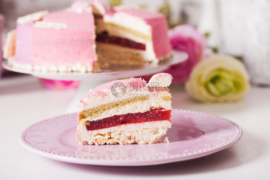 法国香草蛋糕WtihSrawberryCompote,开心果慕斯脆层美味的法国蛋糕图片