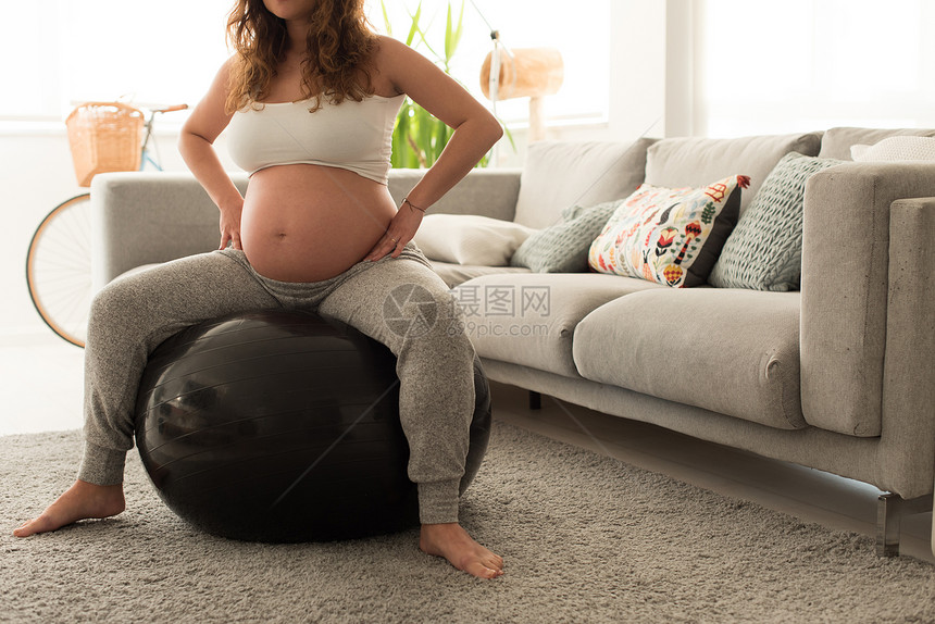 孕妇用健身球放松运动孕妇家用健身普拉提球放松运动图片