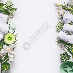 绿色水疗健康布局框架与毛巾,蜡烛,热带树叶,兰花花,肉质身体部护理工具配件白色背景,顶部视图背景图片