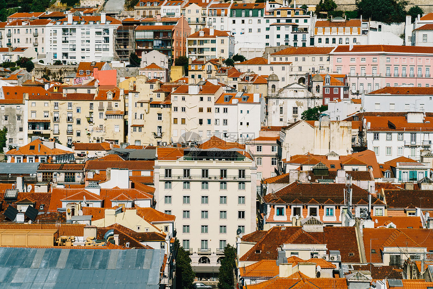 葡萄牙里斯本城市屋顶的鸟瞰图图片