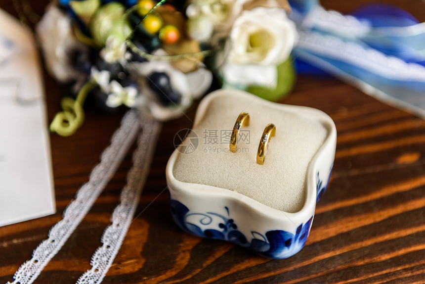 婚礼配饰的风格GZHEL,瓷器,鲜花,戒指,邀请函,婚礼图片