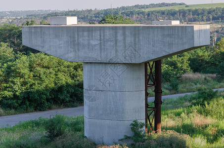 混凝土路用支架结构元件重机跨越河流的桥梁的建造背景